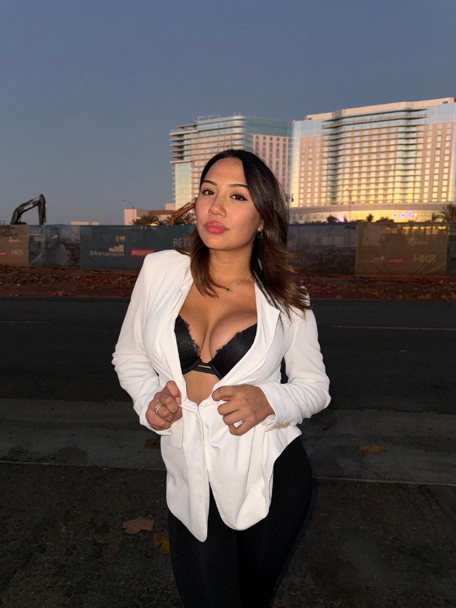 Take a pause and enjoy Ali Cruz — streaming from Vishakhapatnam