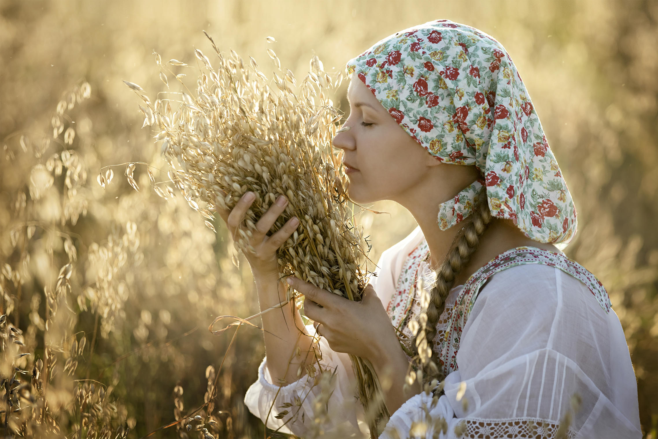 Photo Women in Slavic costumes in Vishakhapatnam