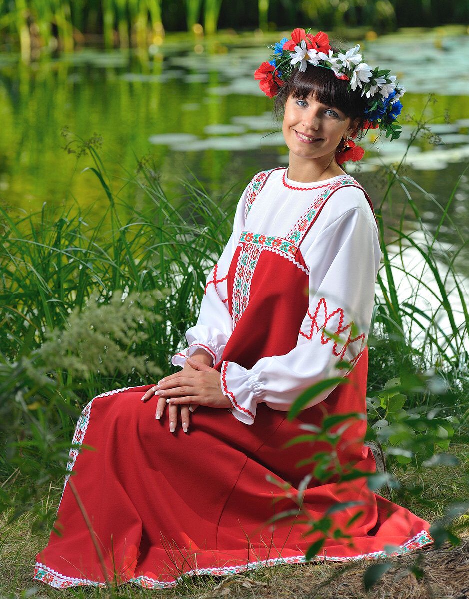 Beautiful girl Girls in Slavic costumes in Vishakhapatnam