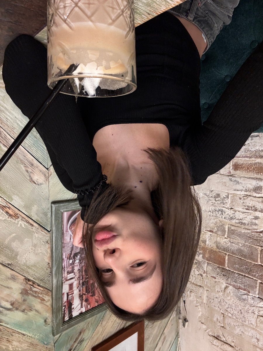 Fresh photos, fresh mood — Tina online in Vishakhapatnam